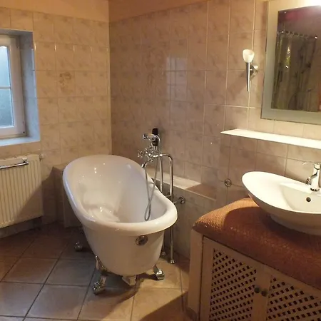 Rheinufer-lodge In Leverkusen-hitdorf-mit Blick Auf Den Rhein - Zentral An Der A1 Und Der 59 בית נופש לברקוסן
